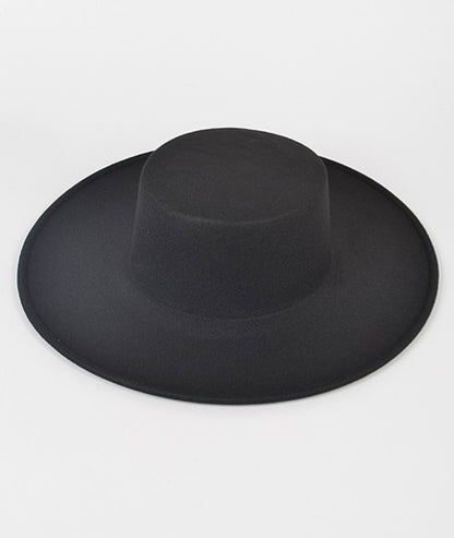 Wide brim flat top hat