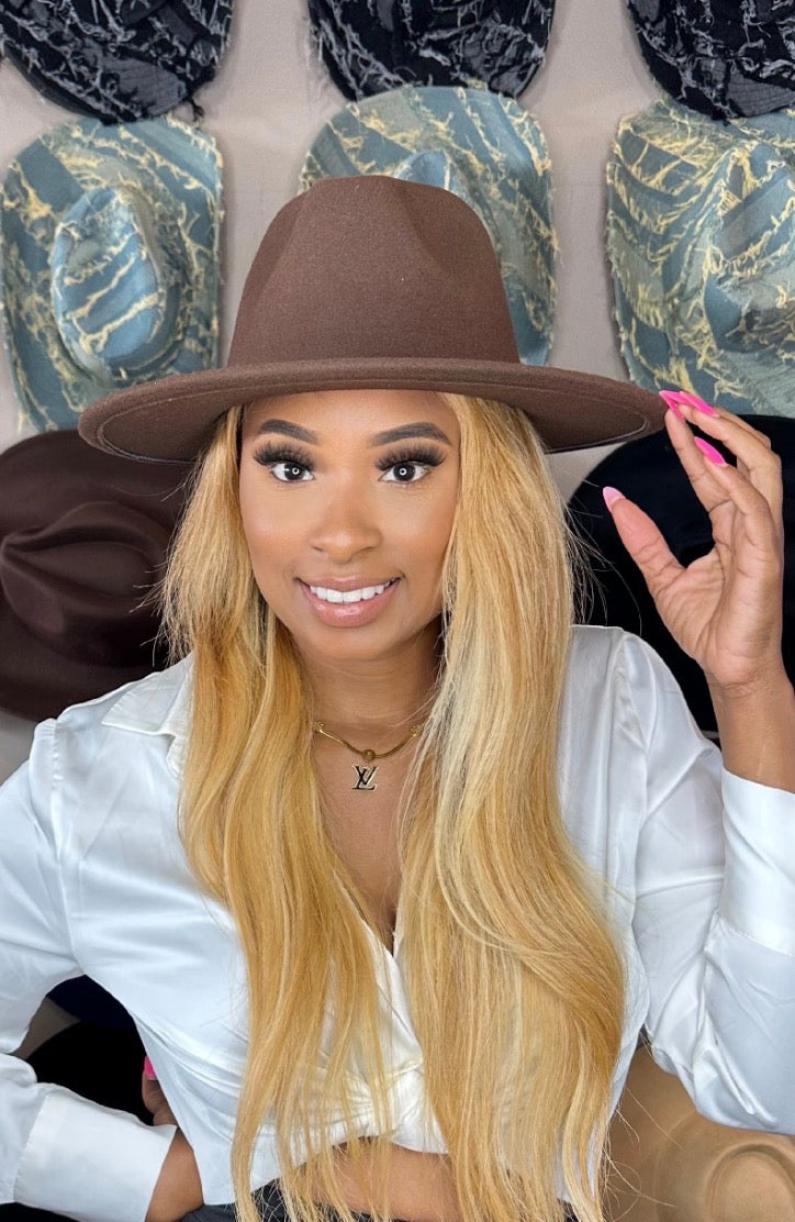 Brown and khaki 58cm fedora hat set