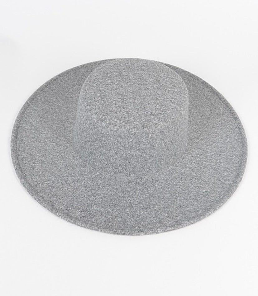 Wide brim flat top hat