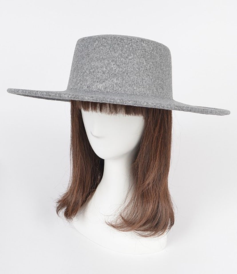 Wide brim flat top hat