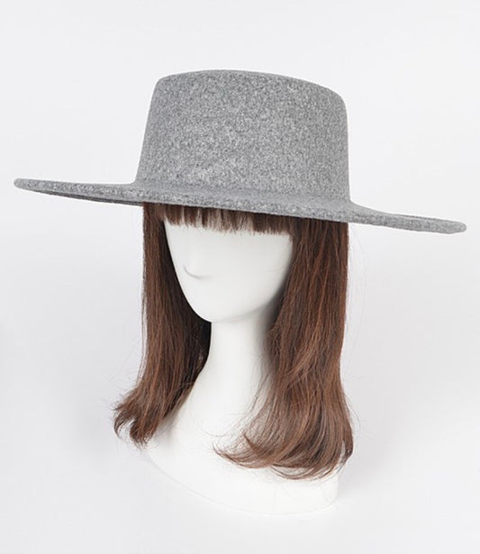 Wide brim flat top hat