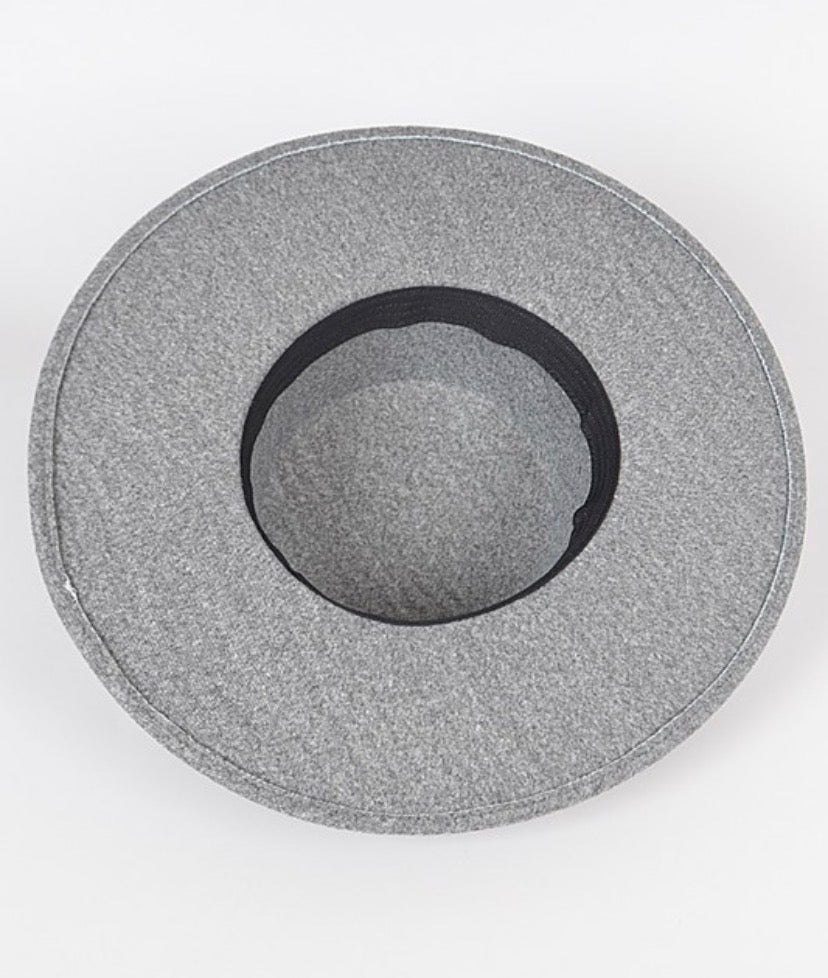 Wide brim flat top hat