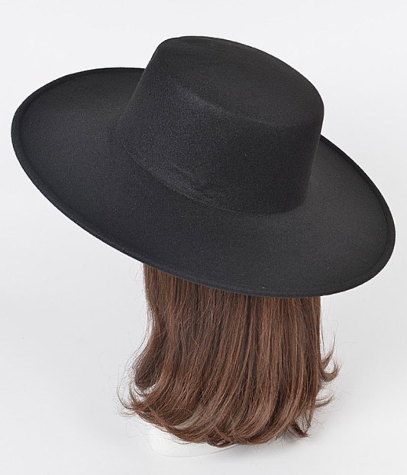 Wide brim flat top hat